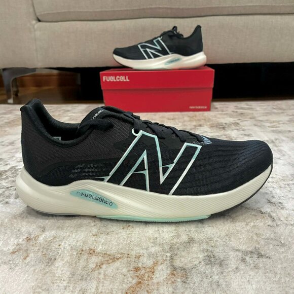 NWT Womens New Balance Shoes - Size 9.5 - Picture 1 of 1